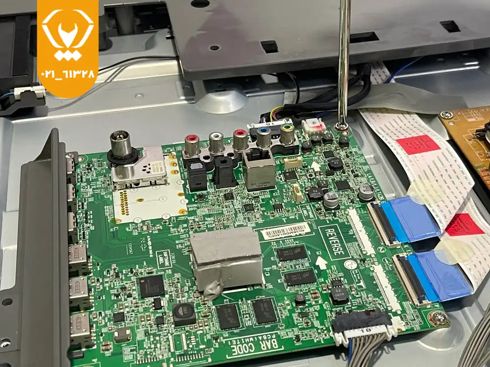 برد مین تلویزیون سامسونگ در حال تست؛ علت شایع خاموش و روشن شدن ناگهانی